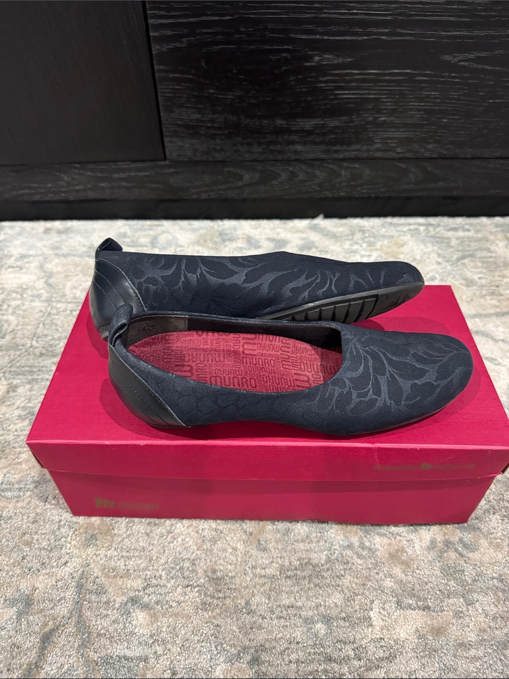 Munro Black Floral-Pattern Slip-On Flats
